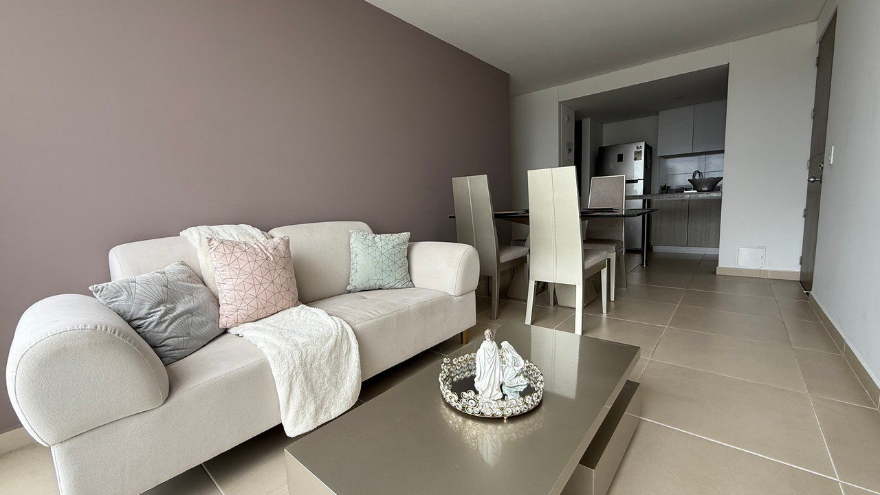 APARTAMENTO EN HOJARASCA