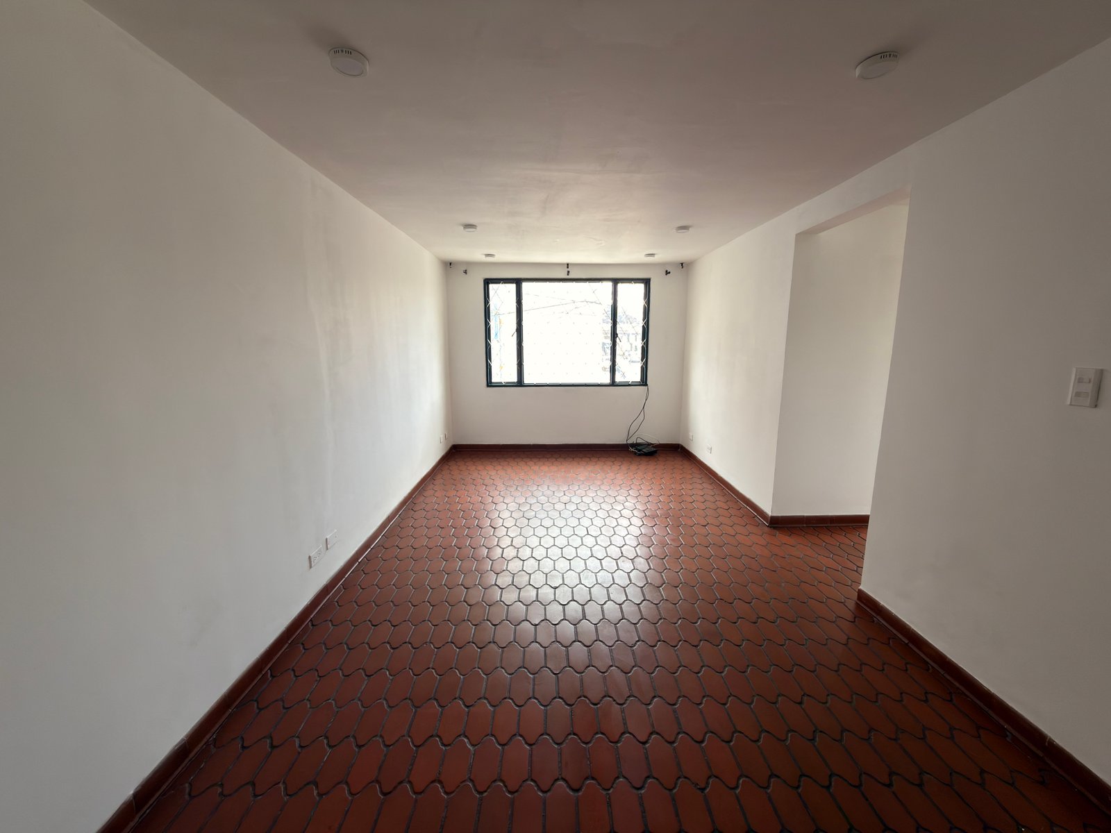 APARTAMENTO CON LOCAL EN EL BARRIO VALENCIA 