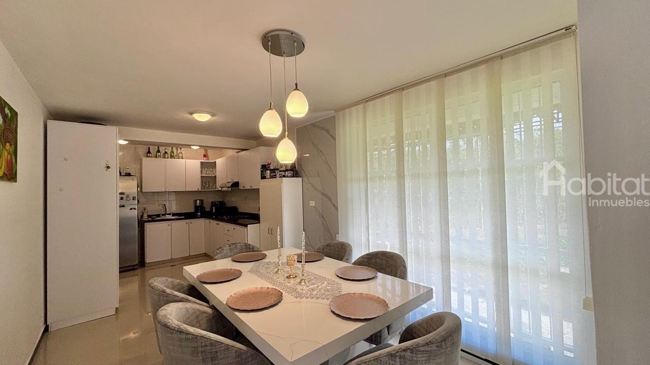 CASA REMODELADA DE TRES PISOS CONJUNTO AIDA LUCIA