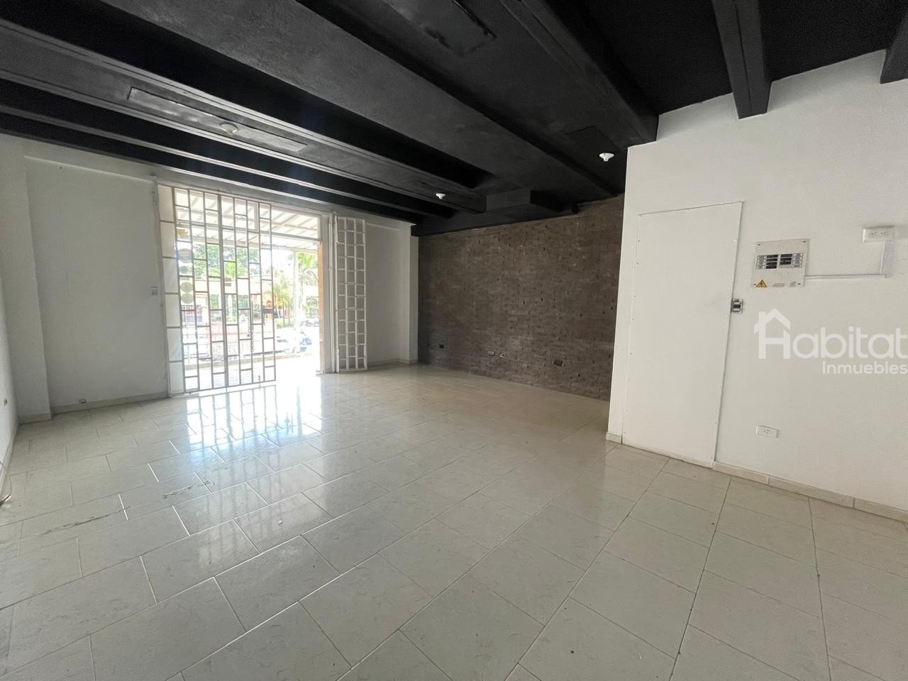 LOCAL COMERCIAL ENSEGUIDA DE TRANSITO