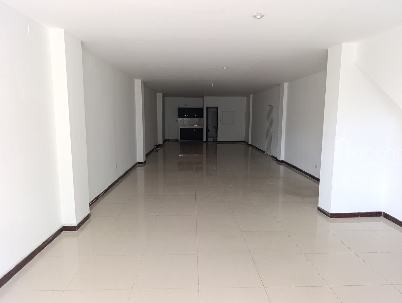 LOCAL JUNTO A CLARO-CAMPANARIO