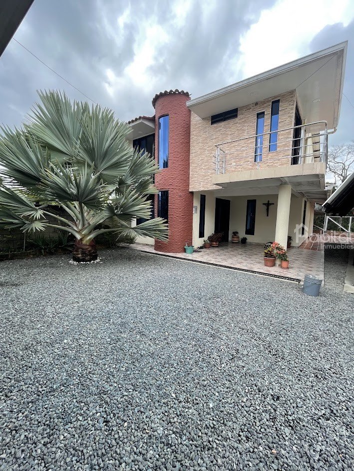 CASA CAMPESTRE MÁS CHALET EN LA CORUÑA