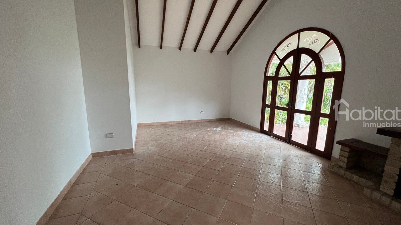 CASA DE UN SOLO PISO EN ATARDECERES DE LA PRADERA