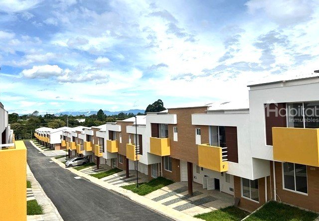 CASA CONJUNTO BOSQUES DE ALHAMBRA