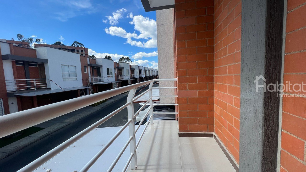 CASA REMODELADA EN CONDOMINIO SAN NICOLAS