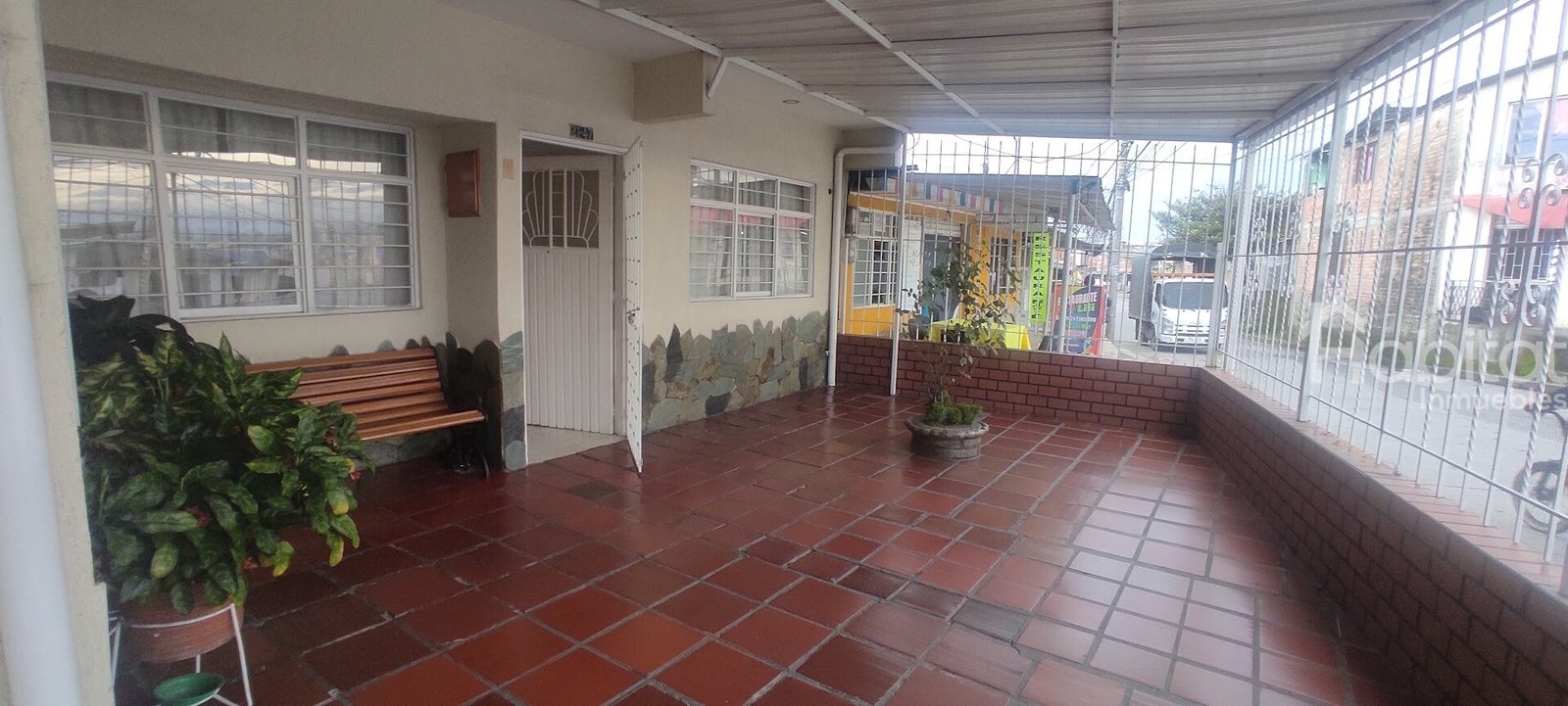 RETIRO ALTO COMERCIAL