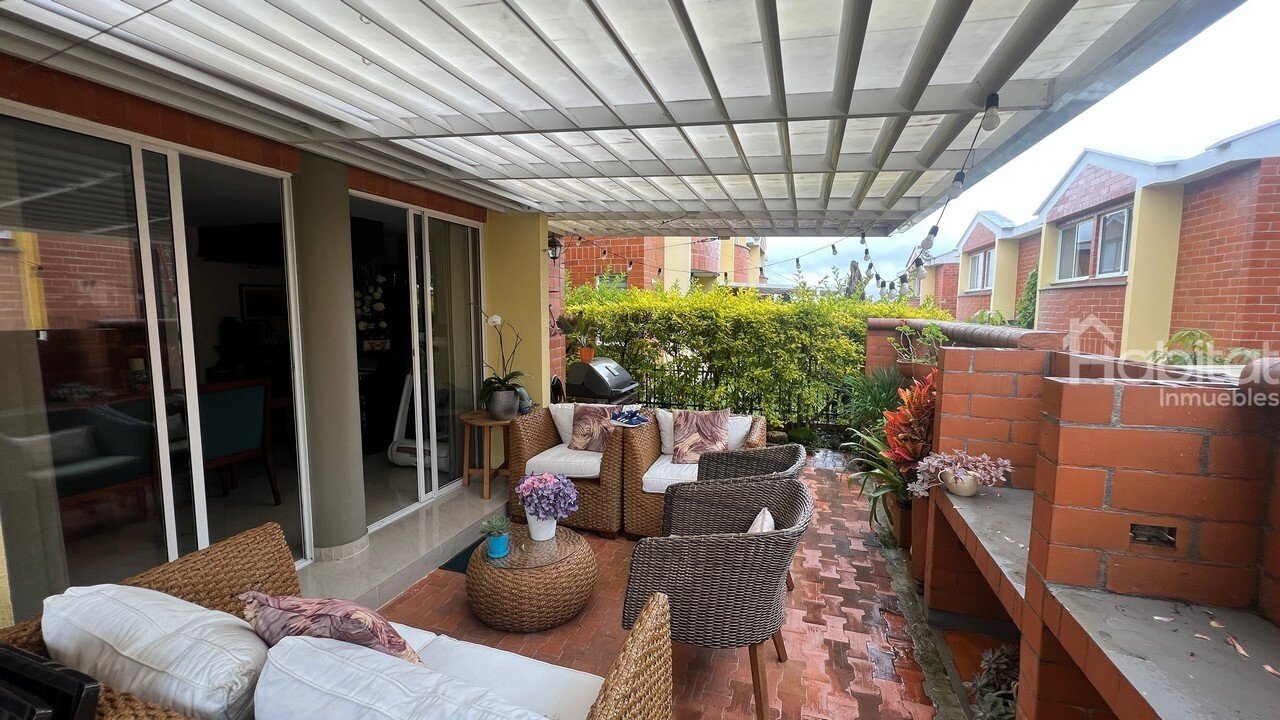 CASA EN SENDEROS DE EUCALIPTO