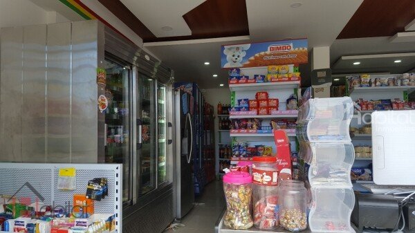 SUPERMERCADO ACREDITADO CON CASA REMODELADA