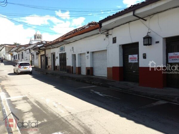 CASA CON LOCAL SOBRE LA CARRERA 9 CENTRO